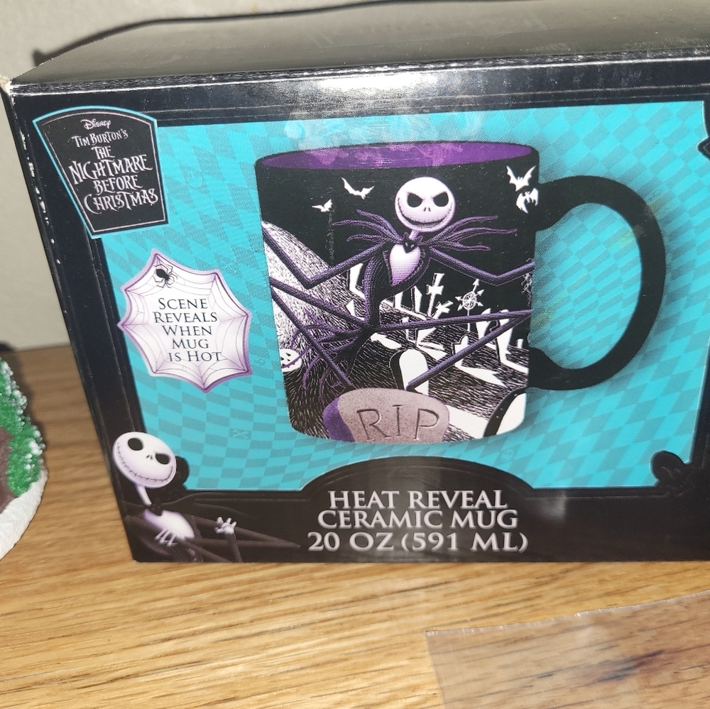 THE NIGHTMARE BEFORE CHRISTMAS LOT, COFFEE MUG & STOCKING, Collector SNOW GLOBE - Picture 3 of 5